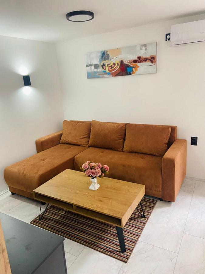 Urban Chic Studio Nis Bagian luar foto